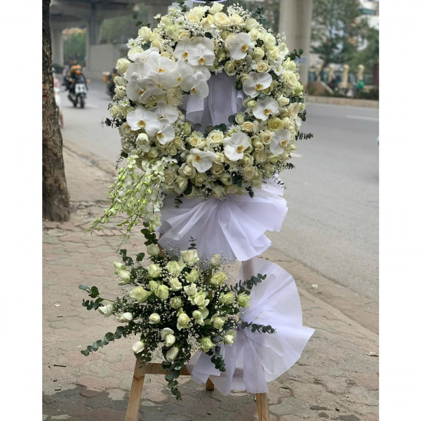 lẵng hoa viếng to đẹp nhất ở Long Biên Hà Nội