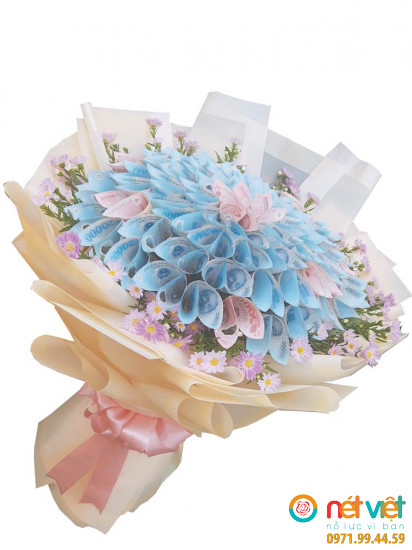Bó tiền tờ 50 và tờ 20 ngàn