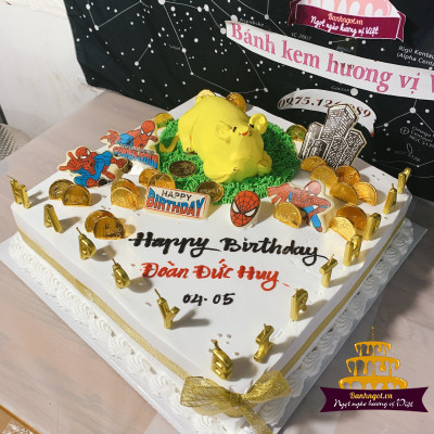 Bánh kem sinh nhật màu vàng nền trắng hình những hạt cườm cùng dòng chữ  happy birthday đẹp mắt | Bánh kem cao cấp