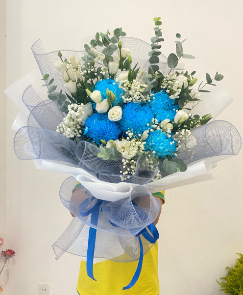 Bó hoa tông trắng xanh thân thiện