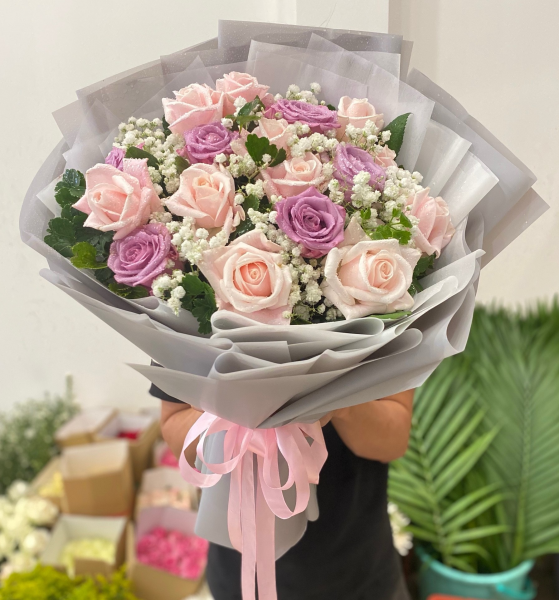 Bó hoa hồng tím