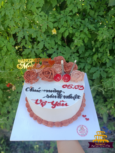 Check this out friends. I have written vaishu tai on this beautiful image.  I hope you will like it. | Guitar birthday cakes, Birthday cake chocolate,  Cake name