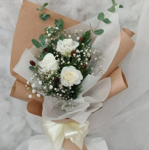 Bó Hoa Gồm Hoa Hồng Trắng Và Hoa Baby - Một Sự Kết Hợp Đơn Giản Nhưng Tinh Tế