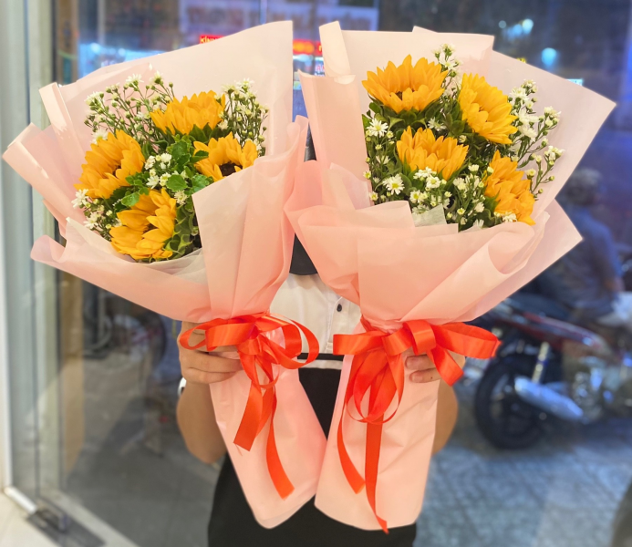 Bó hoa giá rẻ tặng sinh nhật hoa hướng dương và thạch thảo (chỉ sale chi nhánh Bình Thạnh)