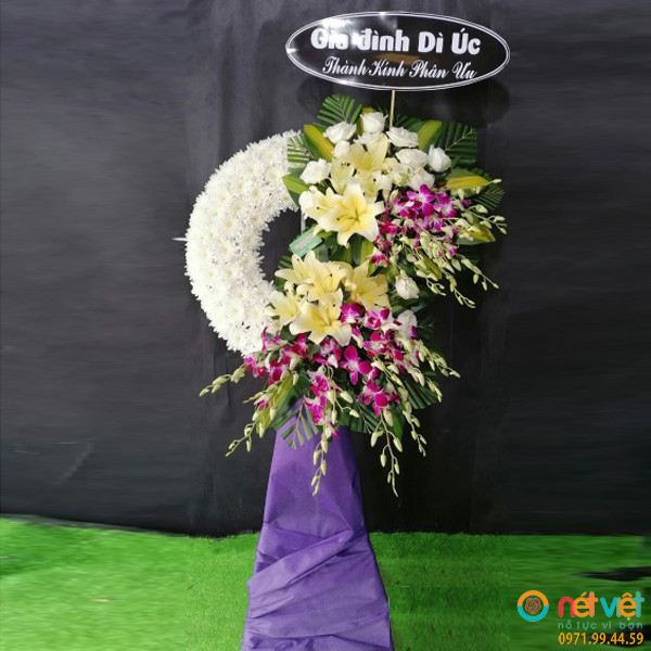 lẵng hoa tang viếng ở Quận 2 Hồ Chí MInh