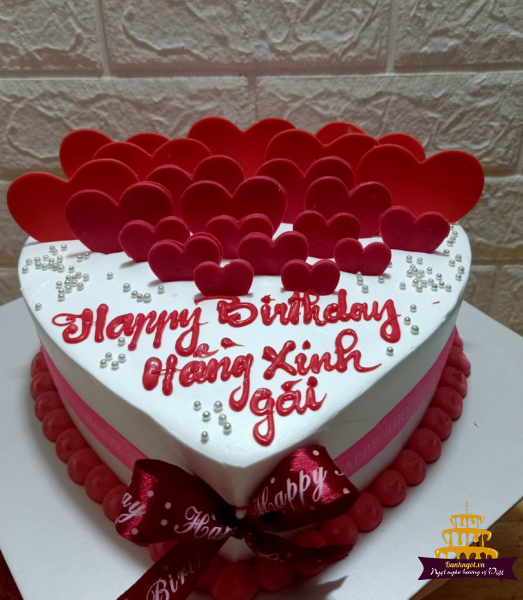 Bánh sinh nhật được làm tại Le Gecko Café Birthday cake - Picture of Le  Gecko Cafe, Sapa - Tripadvisor