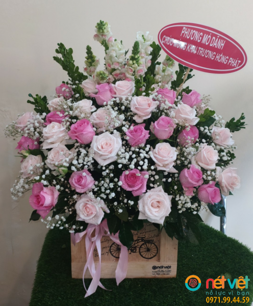 Hoa hộp gỗ chúc mừng