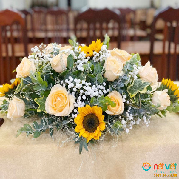 Hoa để bục phát biểu (8)