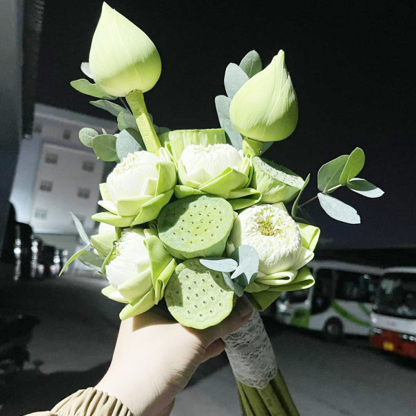 Bó hoa cưới - Hoa sen trắng