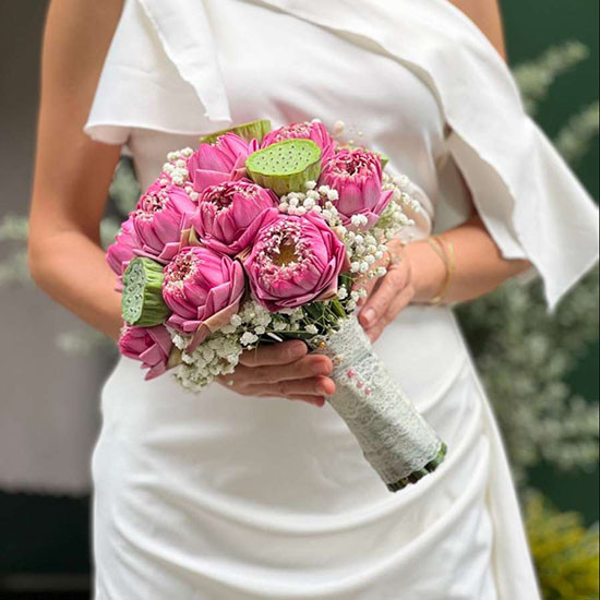 Bó hoa cưới sen hồng