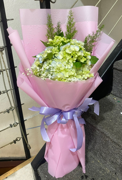 Bó hoa cẩm tú cầu nhỏ xinh