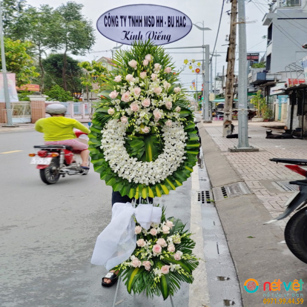 vòng hoa đám tang giá rẻ ở Vĩnh Long