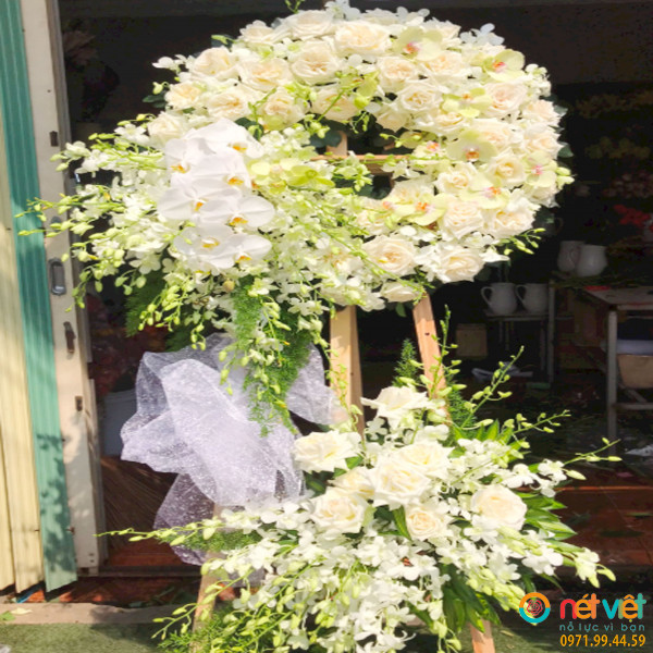 Hình ảnh vòng hoa viếng đám tang Bình Dương