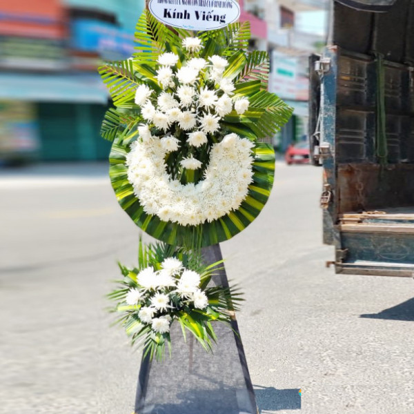 vòng hoa kính viếng ở Tây Giang Quảng Nam