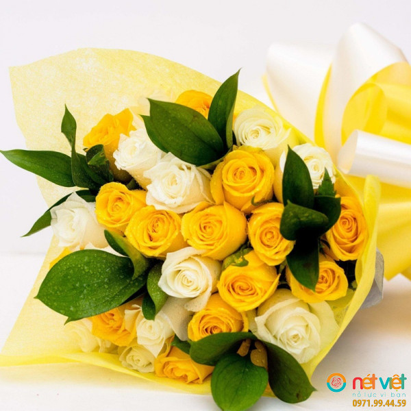 Hoa cưới cầm tay cô dâu hồng vàng