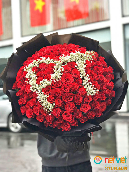 Bó hoa xếp chữ