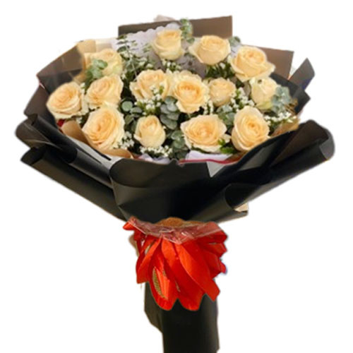 Bó hoa hồng màu mỡ gà, tỏa sắc đẹp rạng ngời, như một tượng đài tôn vinh sự kiên định