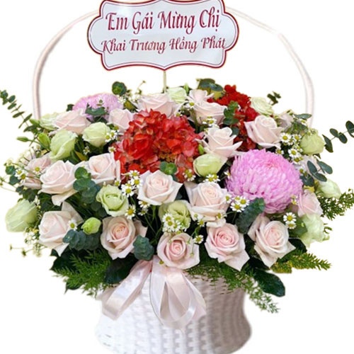 Hộp hoa lan toả cảm xúc từ những cánh hoa mỏng manh nhưng rất đỗi yêu kiều mang đến