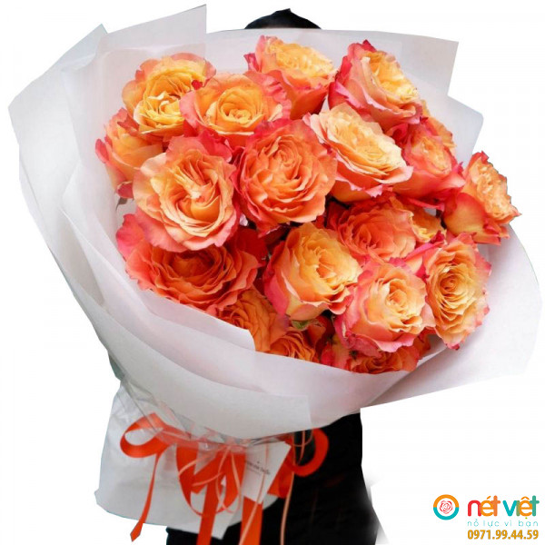 Bó hoa hồng cam Hoa hồng cam cũng tượng trưng cho sự ngưỡng mộ