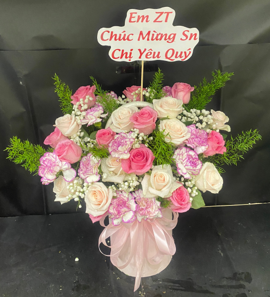 Giỏ hoa mừng sinh nhật tự thiết kế phù hợp tặng nữ Quận Tân Bình Thành phố Hồ Chí Minh