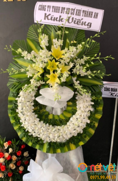 Hoa viếng lan trắng ly vàng