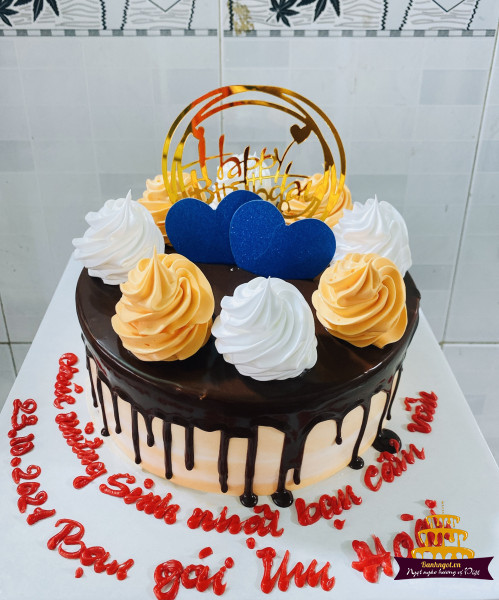 Bánh sinh nhật Nam Ban là một loại bánh tuyệt vời để kỷ niệm sinh nhật của các bạn trẻ. Với hương vị ngọt ngào và hoa lá cùng trang trí màu sắc bắt mắt, bánh này chắc chắn sẽ làm nổi bật bất kỳ bữa tiệc sinh nhật nào!