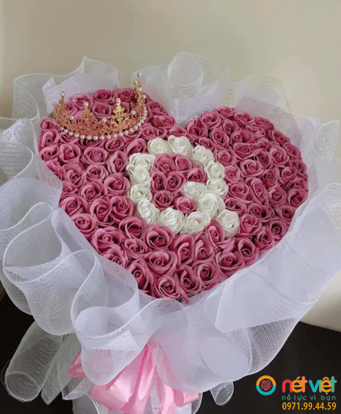99 bông hồng sáp hình trái tim ( ghép chữ cái theo yêu cầu )