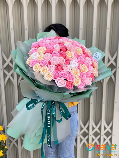 Bó hoa hồng sáp thơm size đại 99 bông – có hoa cao cấp