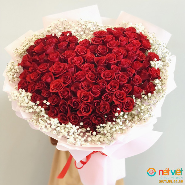 Hoa giáng sinh màu đỏ bó hoa hồng trái tim