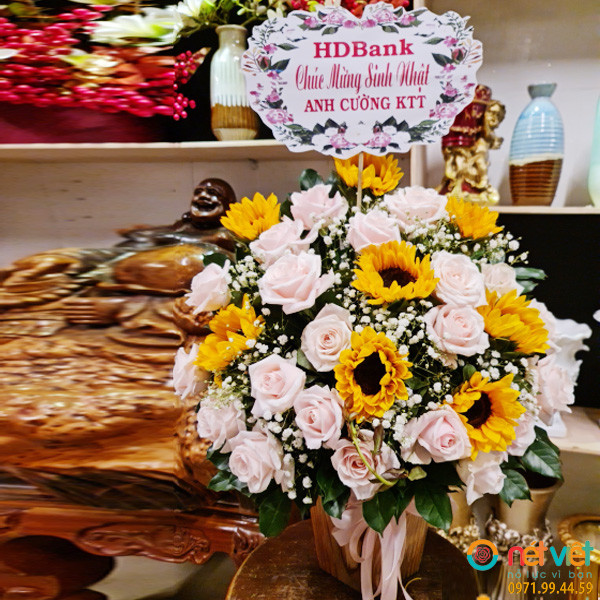 giỏ hoa tặng mẹ ở Trần Văn Thời Cà Mau