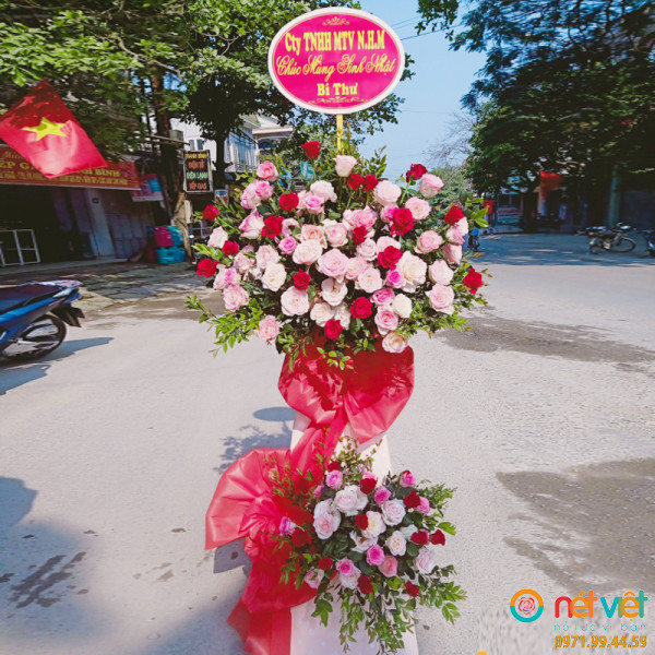 lẵng hoa chúc mừng ngày 20 10 ở Hoàng Mai Nghệ An