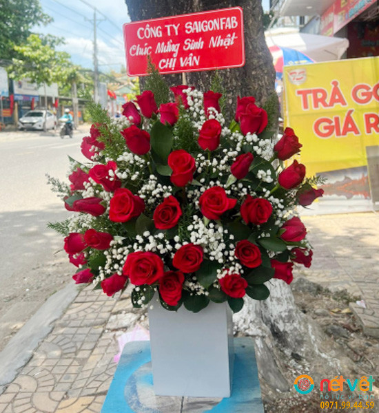 Shop Hoa Tươi Ninh Thuận - Giỏ hoa hồng đỏ điểm baby trắng! Tạo dấu ấn đẹp và tình cảm trong mỗi khoảnh khắc