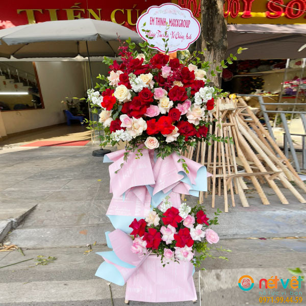 kệ hoa chúc mừng ở Vân Đồn Quảng Ninh