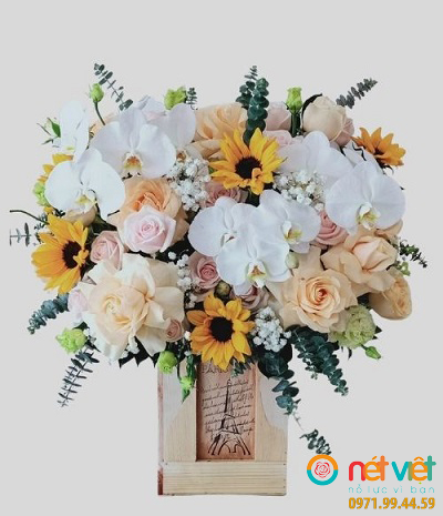 Lẵng hoa được thiết kế với kích thước lớn, sang trọng vừa phù hợp để làm hoa chúc mừng sinh nhật cấp trên, đồng thời cũng là lựa chọn hoàn hảo để làm quà tặng đối tác trong dịp khai trương.