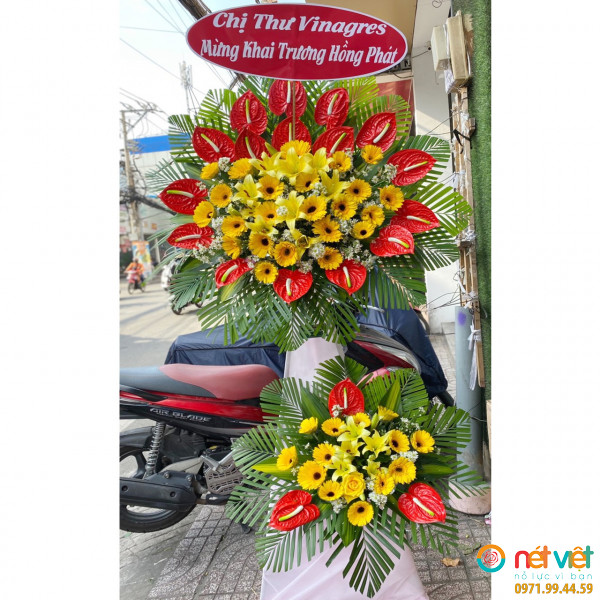 Shop hoa gan day đặt kệ hoa chúc mừng màu đỏ đẹp
