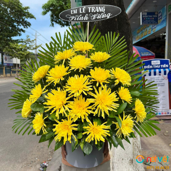 Điện hoa Ninh Thuận thiết kế giỏ hoa viếng màu vàng