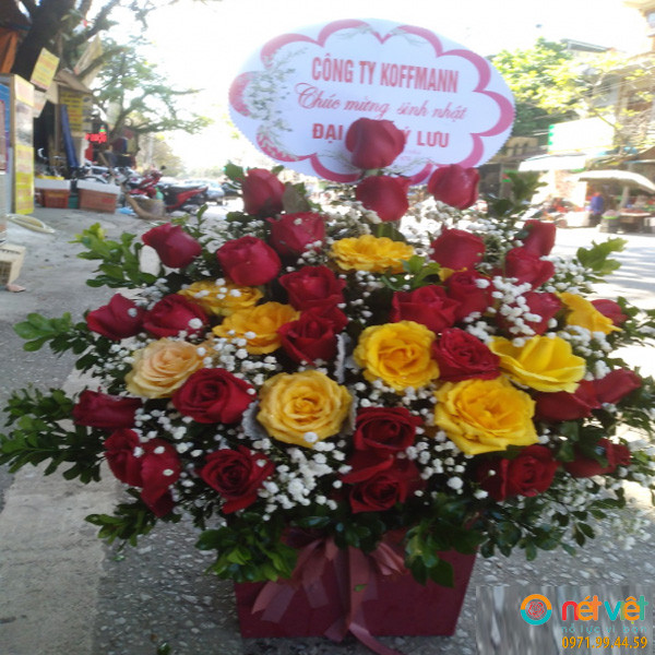 giỏ hoa khai trương để bàn ở Hà Giang