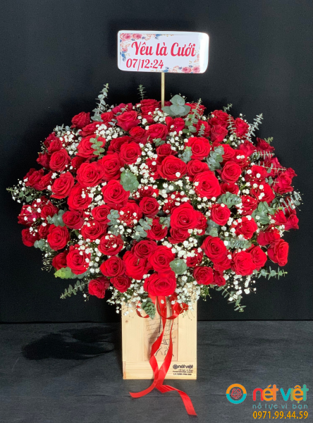 Hộp hoa tươi tình yêu mặn mà: yêu là cưới