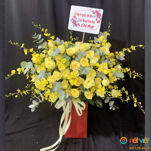 Hoa tươi giá rẻ hcm Hộp hoa Chúc anh chị khai trương may mắn,
