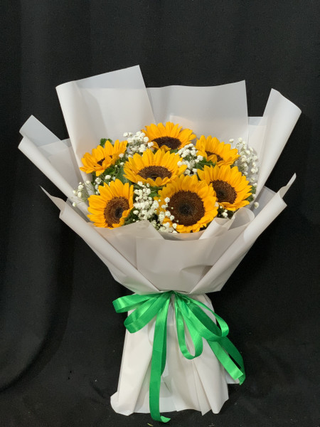 Bó hoa hướng dương tốt nghiệp tại shop Hoa Tươi Nét Việt( 7 bông)